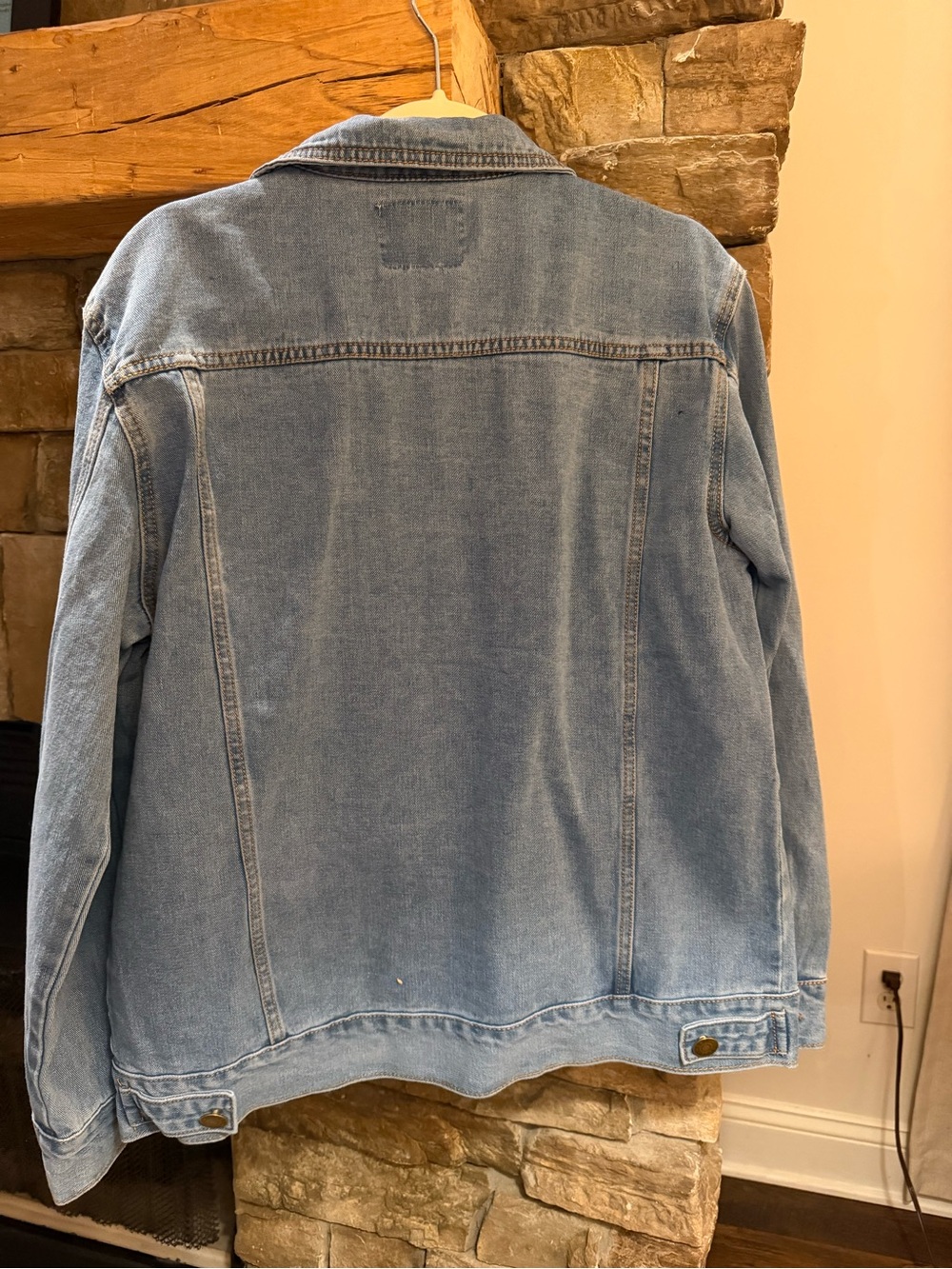 Vintage Style Light Wash Denim Jacket - Blue - Picture 2 of 3